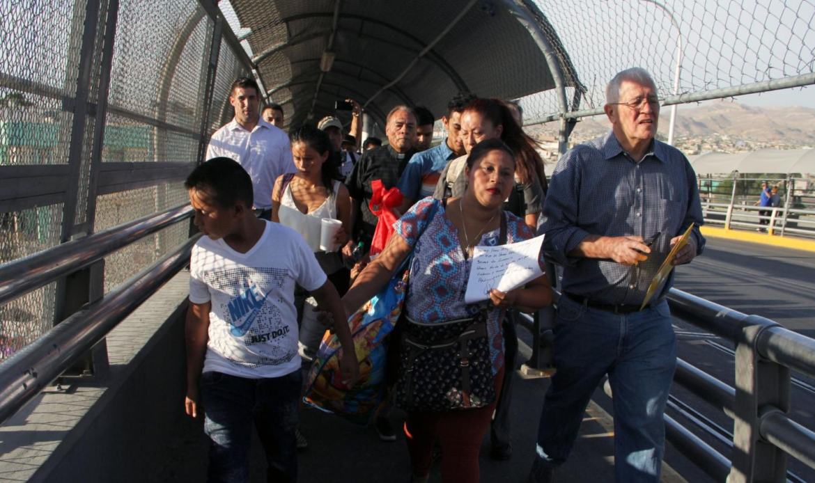 AMLO celebra decisión de regularizar familias migrantes en Estados Unidos